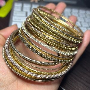 (26) Gold bracelets